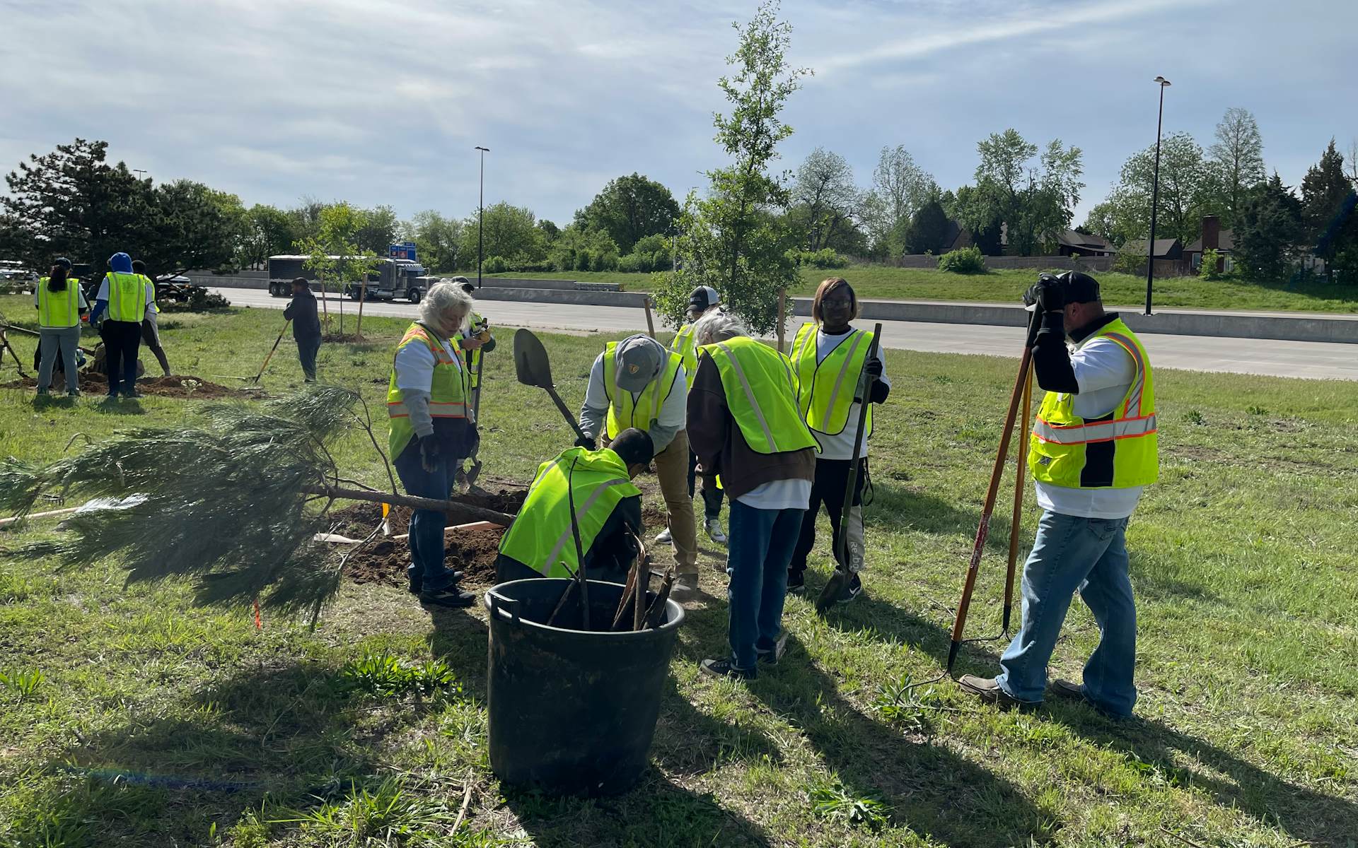 Earth Day volunteers tree planting